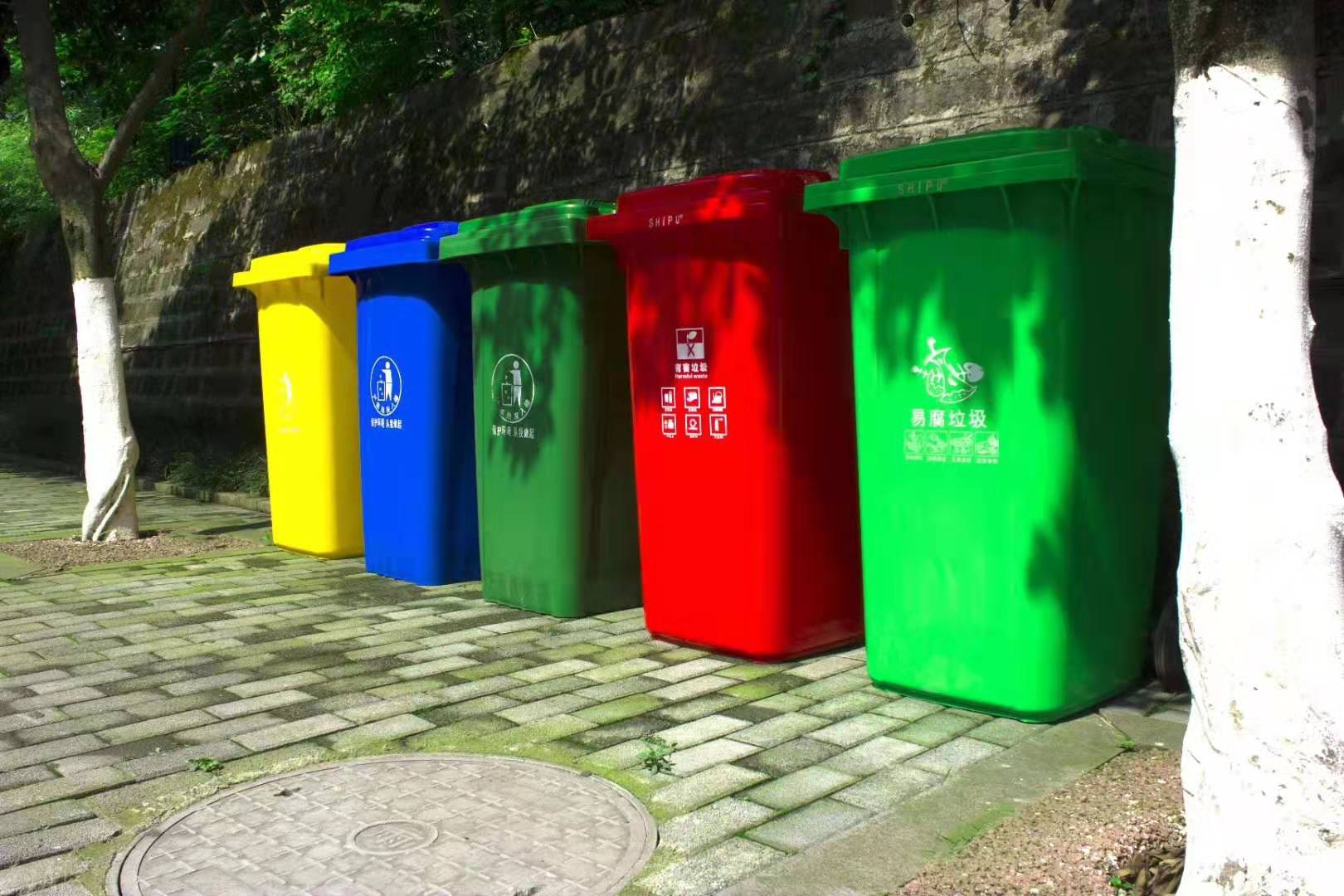 贵州贵阳红色环卫垃圾桶120l有害塑料垃圾桶厂家