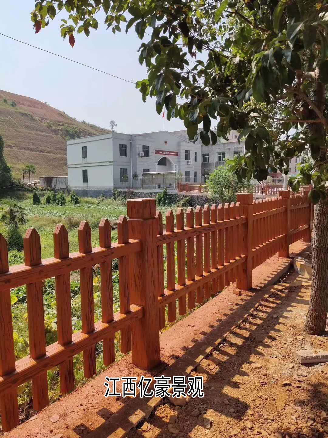 宜春仿木护栏厂家制作景区栈道围栏 宜春仿木栏杆乡村建设
