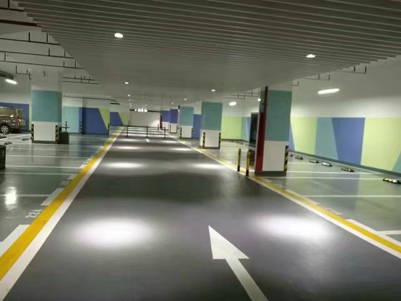 河南地下车库划线|地坪漆地下停车场环氧地坪漆停车场
