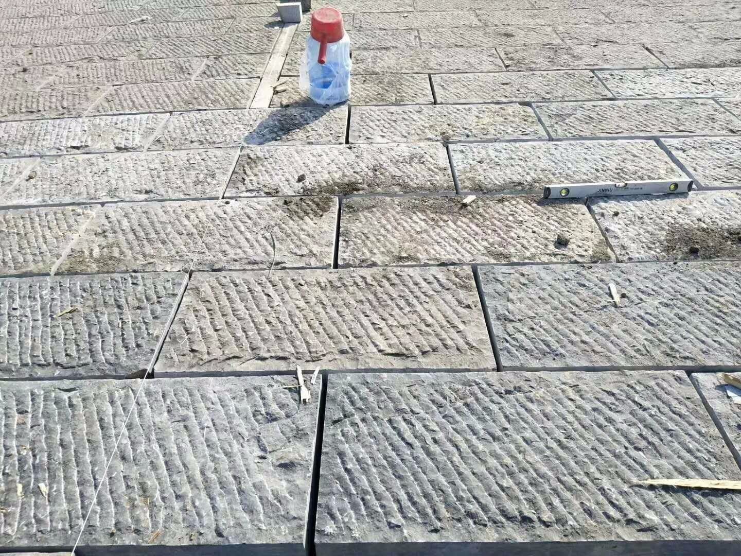 大量供应青石板材可加工定制青石板铺地路边石