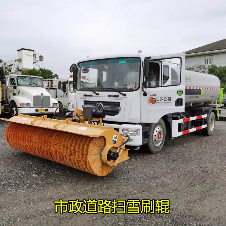 東風(fēng)多利卡 洗掃車配掃雪滾刷 車載式掃雪機(jī) 環(huán)衛(wèi)車改成3米寬的掃雪車 800mm大刷片 上下左右液壓控制