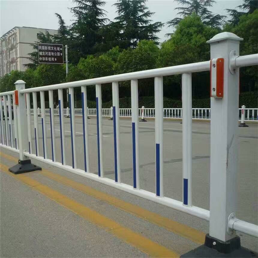 道路隔离护栏 公路马路防护围栏 道路防护栏