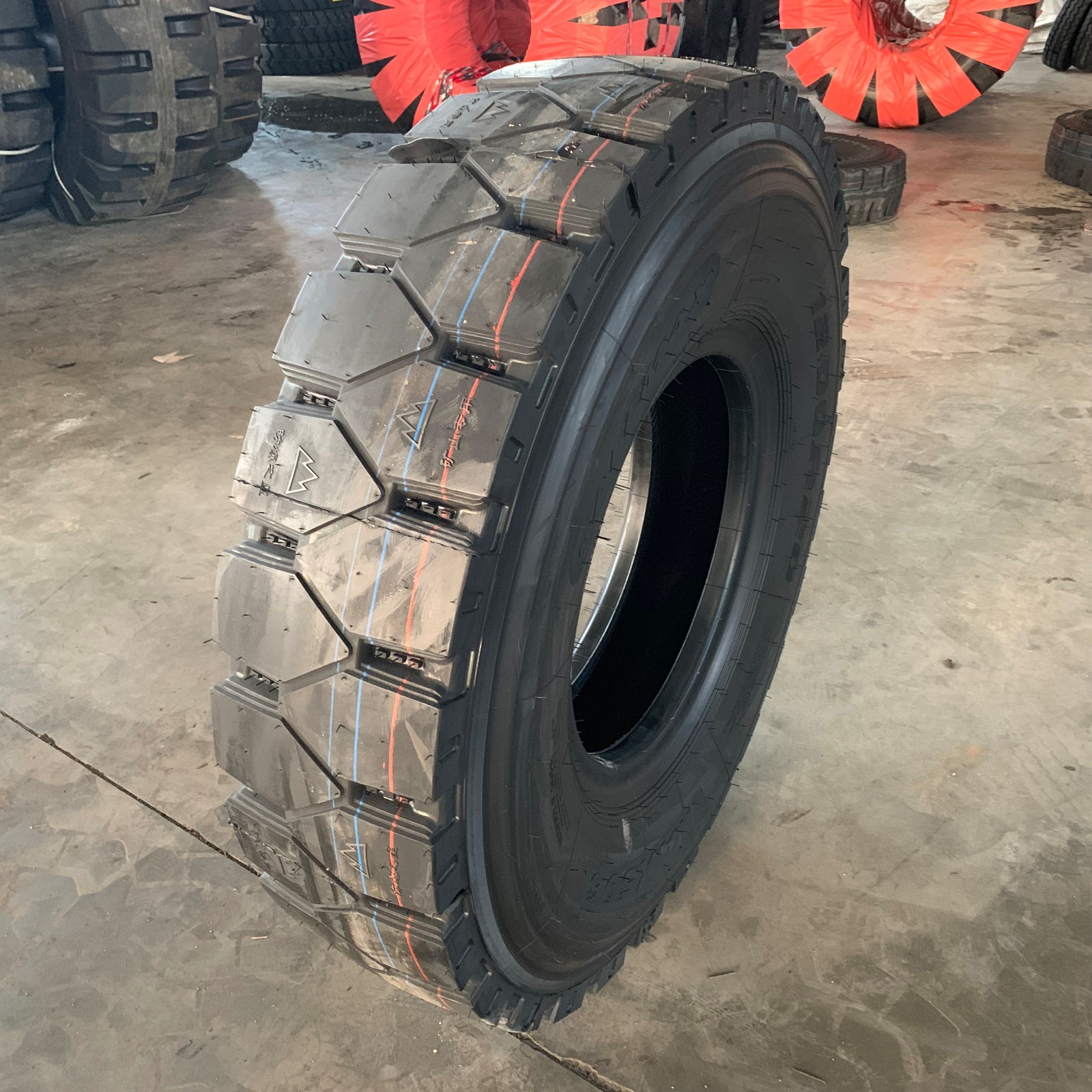 挖机轮胎825-16轮式挖机轮胎750-16 人字加密轮胎