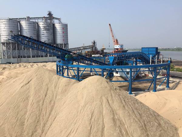 洗海沙设备主要有轮式海沙淡化设备,螺旋式洗海沙设备,链斗式洗海沙