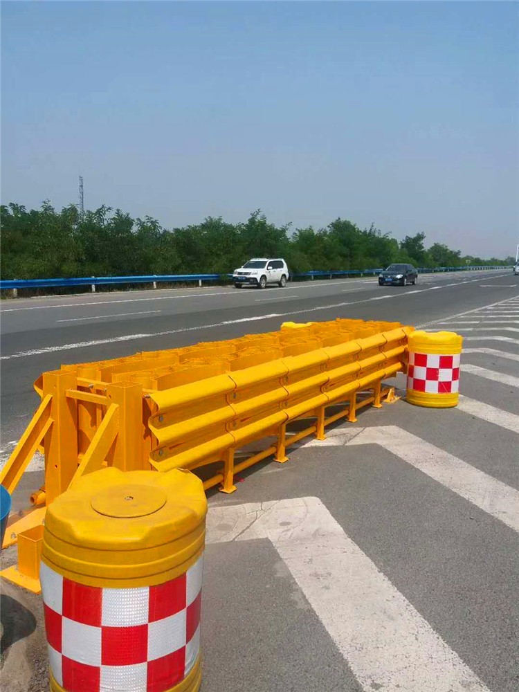 供应云南波形梁护栏板道路两侧防撞护栏板-护栏,护栏网|交通安全设备