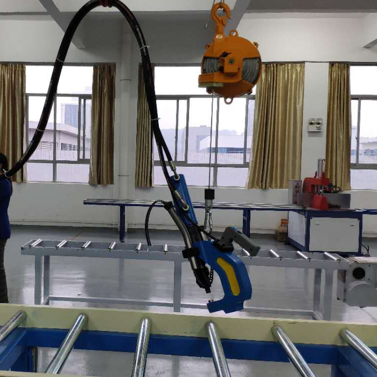 埃瑞特母线槽铆钉枪,密集母线槽铆钉机