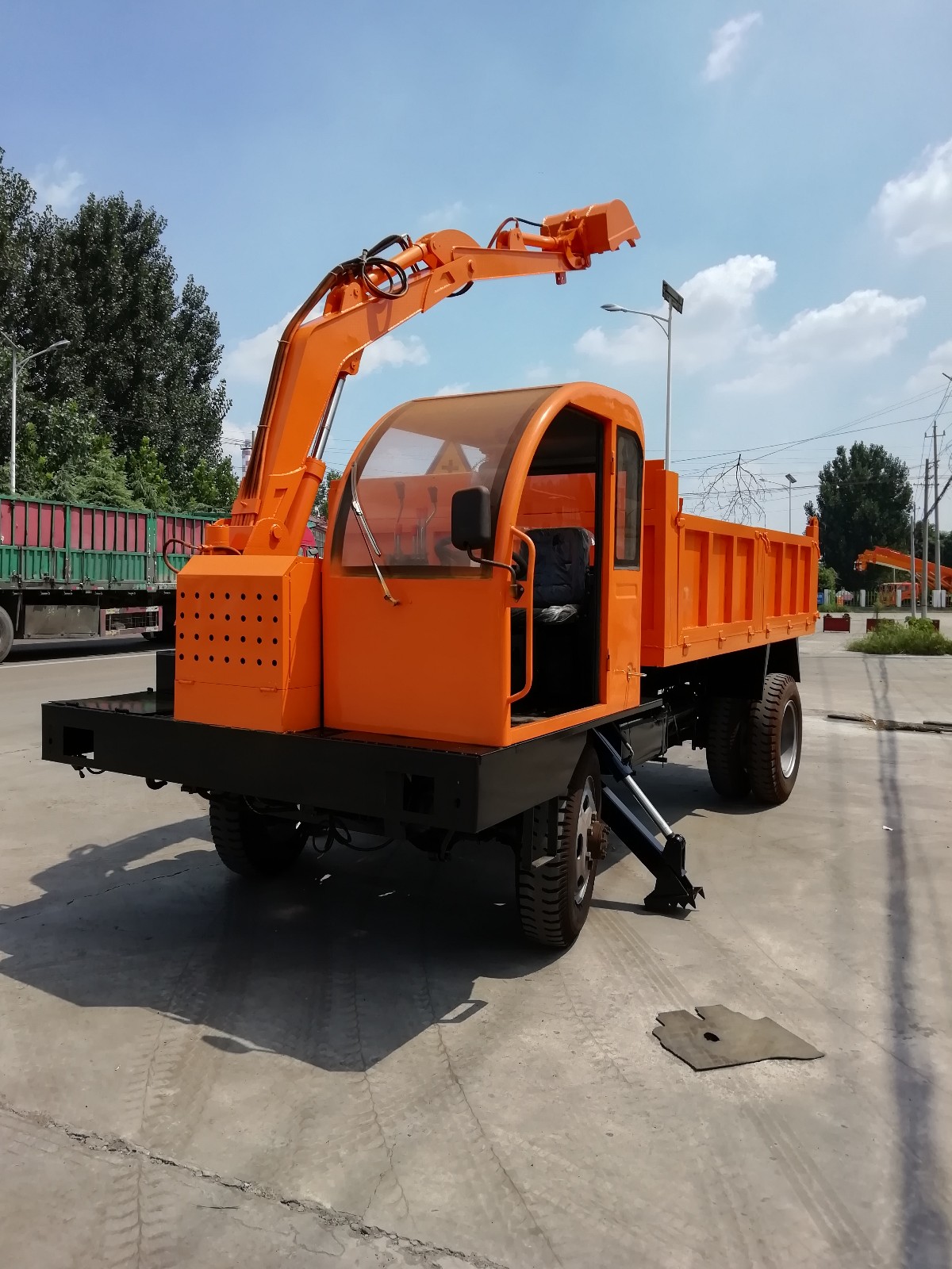 青岛四不像随车挖 随车挖四不像能上牌吗