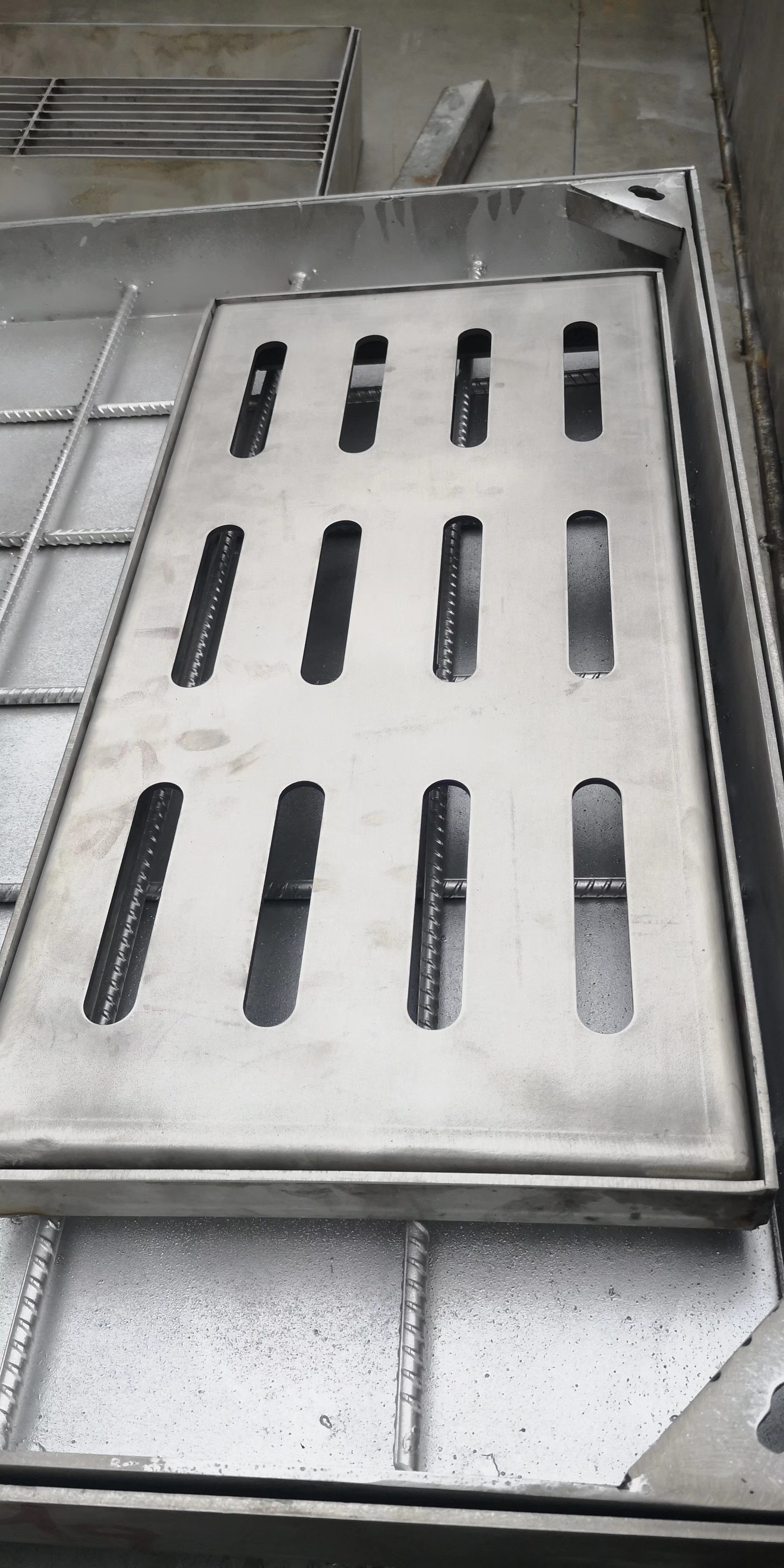 松北区不锈钢隐形井盖24小时服务