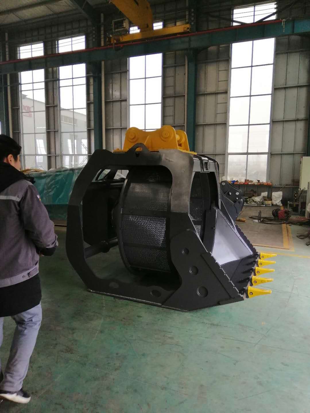 江河湖海河卵石筛分破碎铲斗