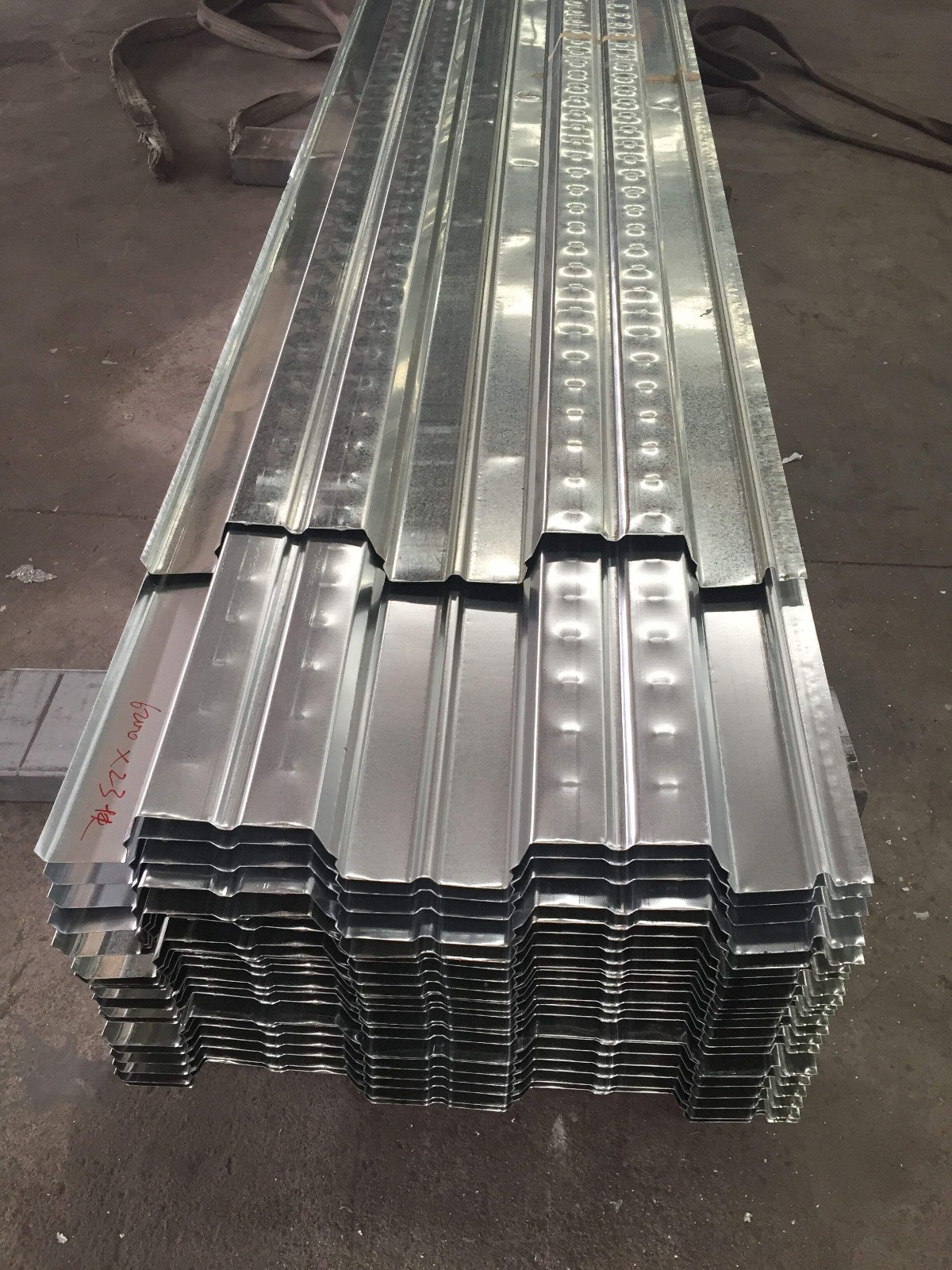 新疆688型楼承板