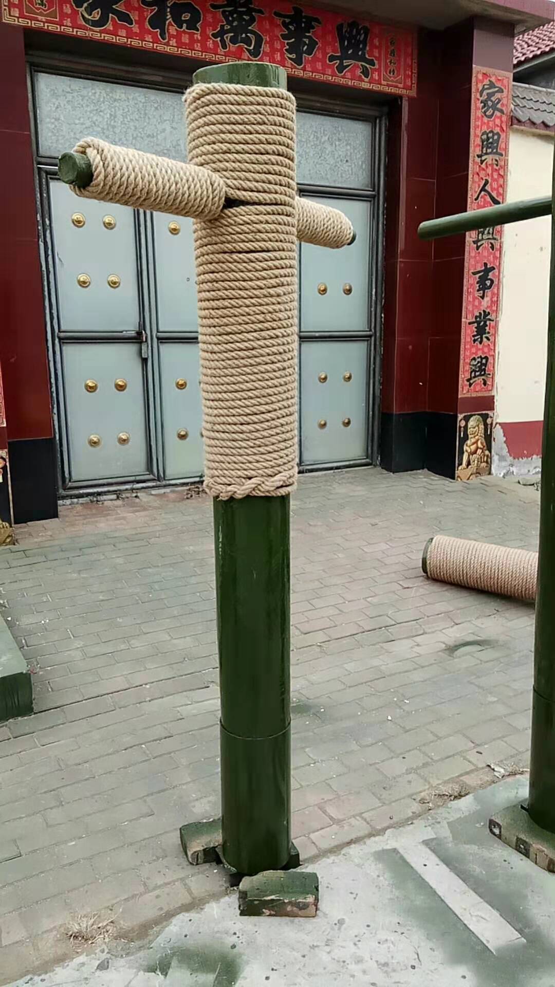 部队训练木人桩,击打桩价格,实木人形桩