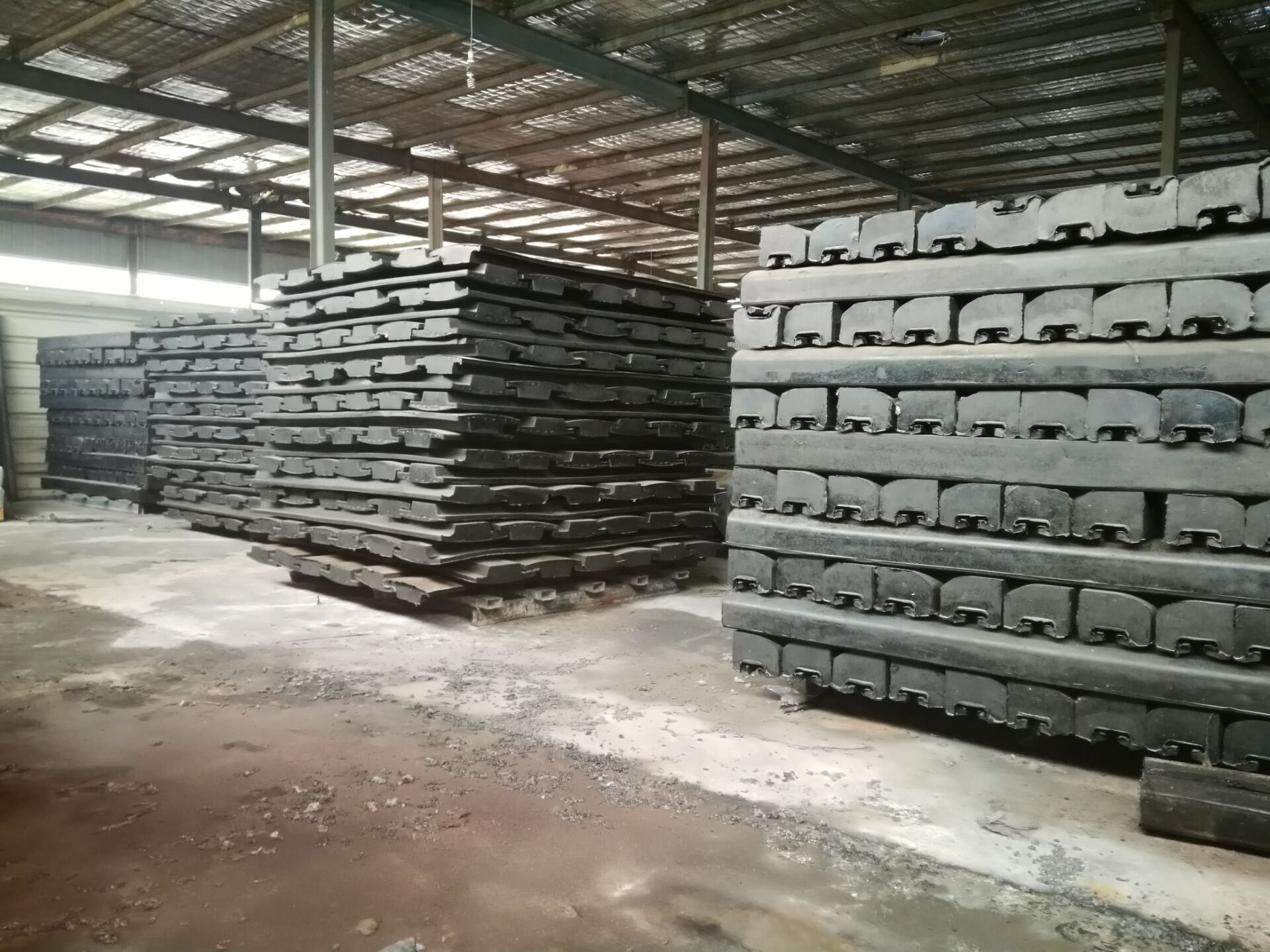 溢流型球磨机橡胶衬板厂家