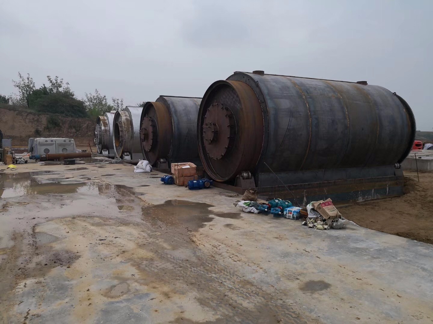 商丘厂家直销小型废旧轮胎炼油设备可过环评出油率高