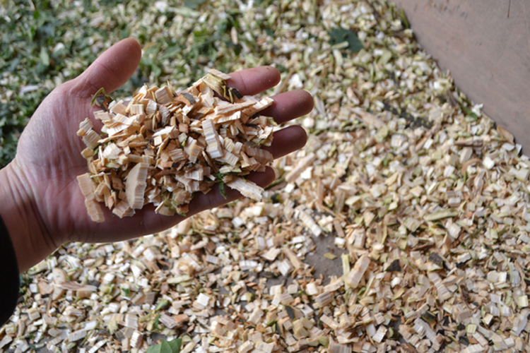 园林碎枝机械果树枝条粉碎机多功能枝条碎木机木材粉碎机