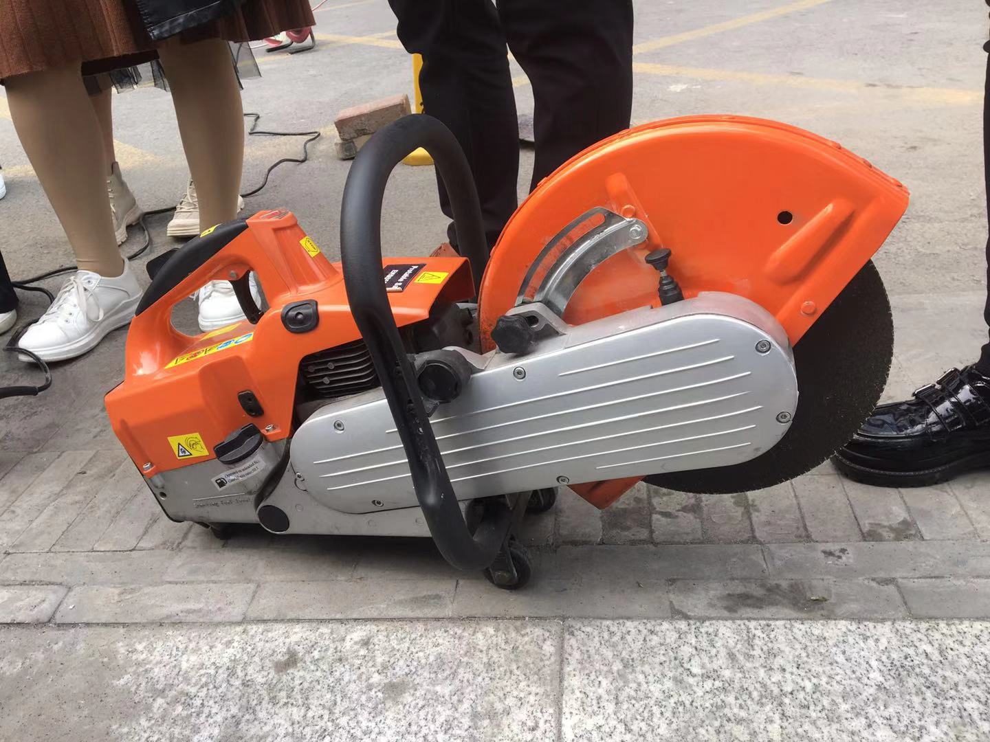 风冷两冲程的汽油切割机 自重13kg 的汽油切割机-路面机械|工程机械