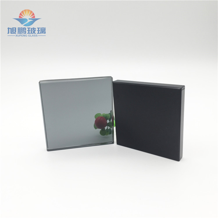 灰色和黑色玻璃19031101.jpg