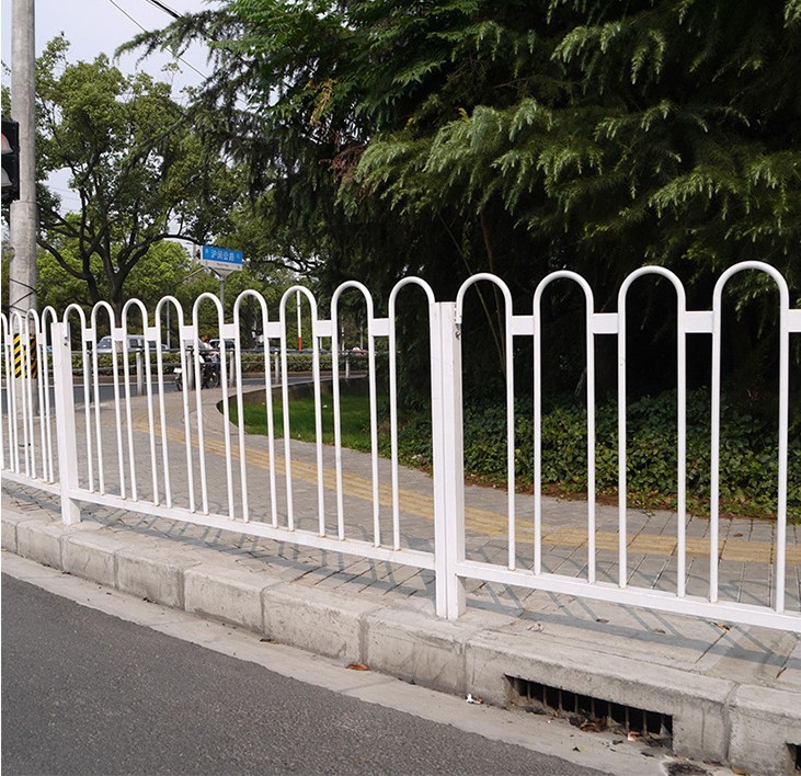 批发蓝白喷塑市政护栏道路护栏马路中央隔离栅道路交通护栏