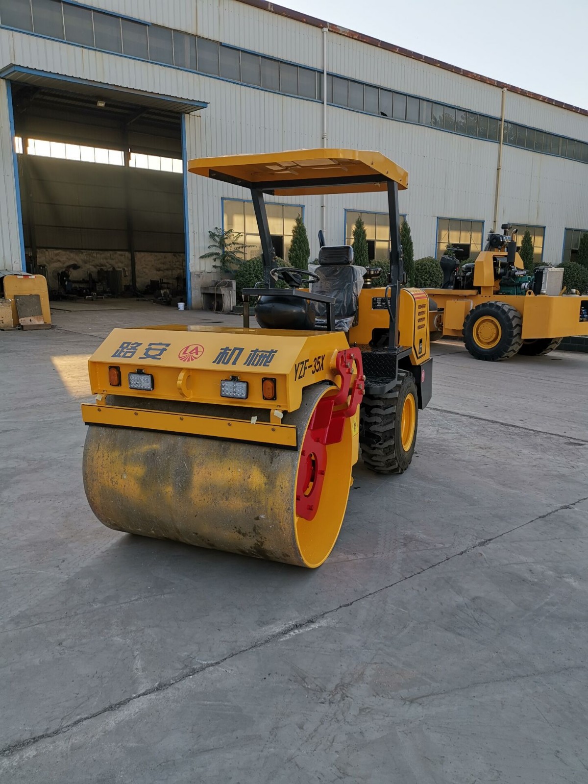 新款热销3.5吨单钢轮压路机 山东小型压路机厂家