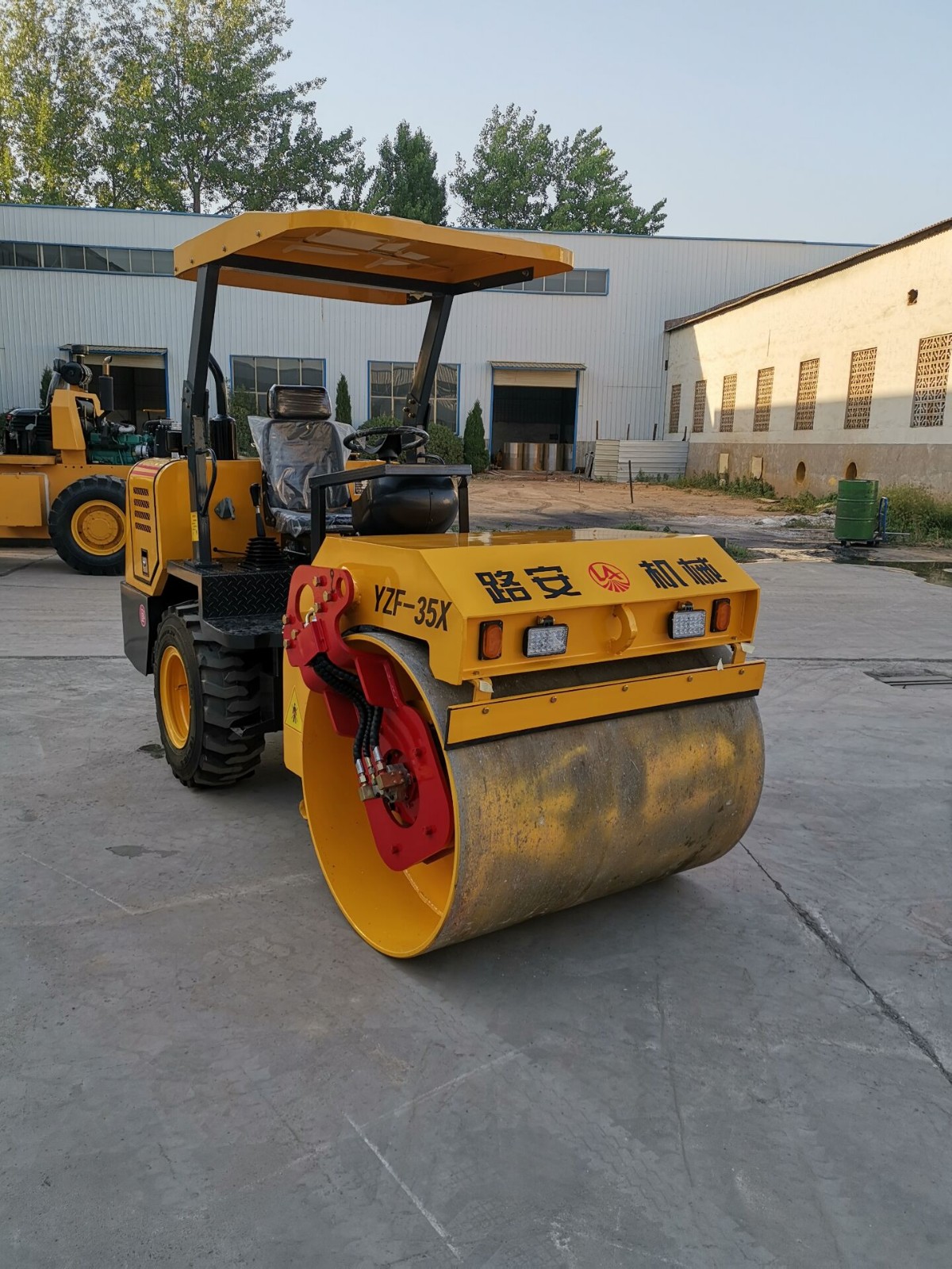 座驾式3.5吨压路机供应 小型压路机厂家 批发价格出售压路机