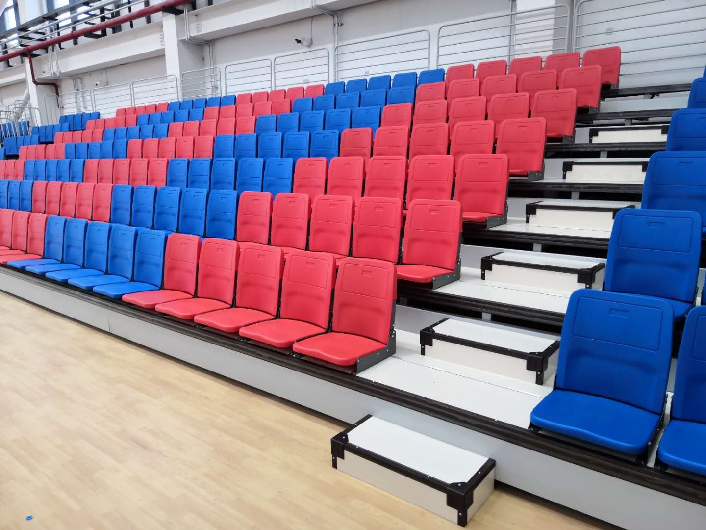 吹塑伸缩看台座椅工艺