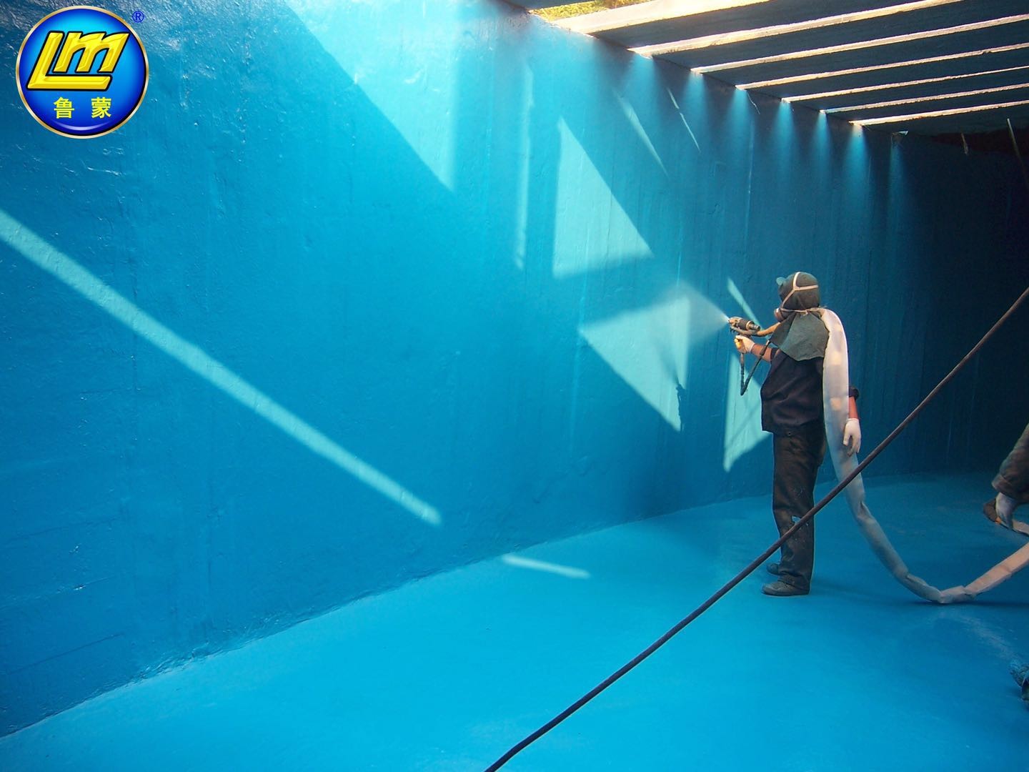 海底隧道顶部防水聚脲防水涂料烟台鲁蒙厂家直供