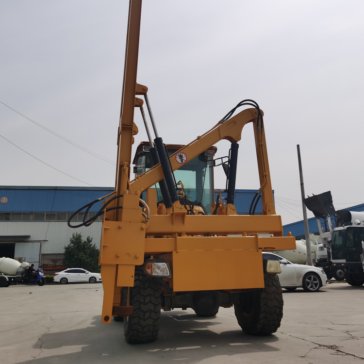 柴油波形液压护栏立柱式压桩机 厂家直销轮式全自动护栏打桩机