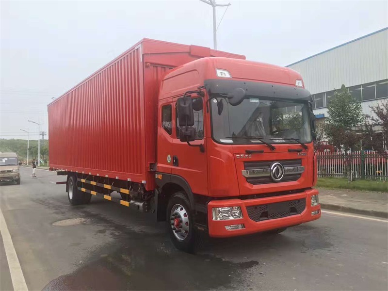 东风货车6.8米飞翼箱货 集装箱飞翼车