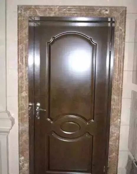 收边,安装完毕后再用靠尺板找垂直,水平尺找平整,方尺找阴阳角方正,用